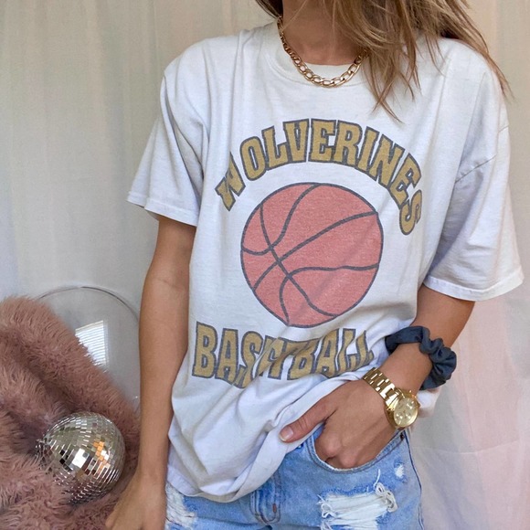 "Top of the Key" Unisex Wolverine Basketball Tee - Picture 1 of 3